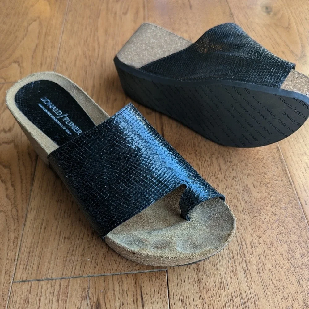 Donald Pliner Platform Wedge Sandals Black Snakeskin Embossed Cork Womens 7B